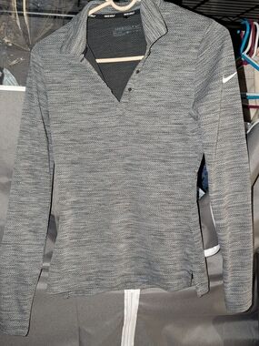 Nike Women’s Grey Long-Sleeve Golf Sweater